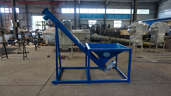  Inclined screw conveyor