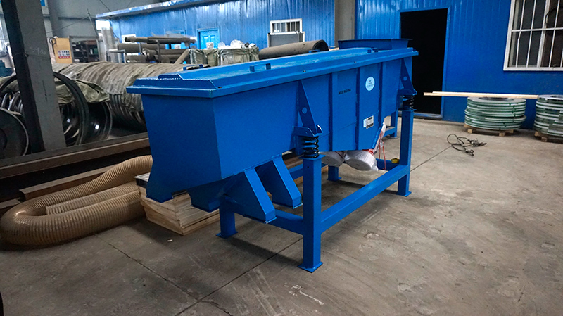 Linear vibrating screen