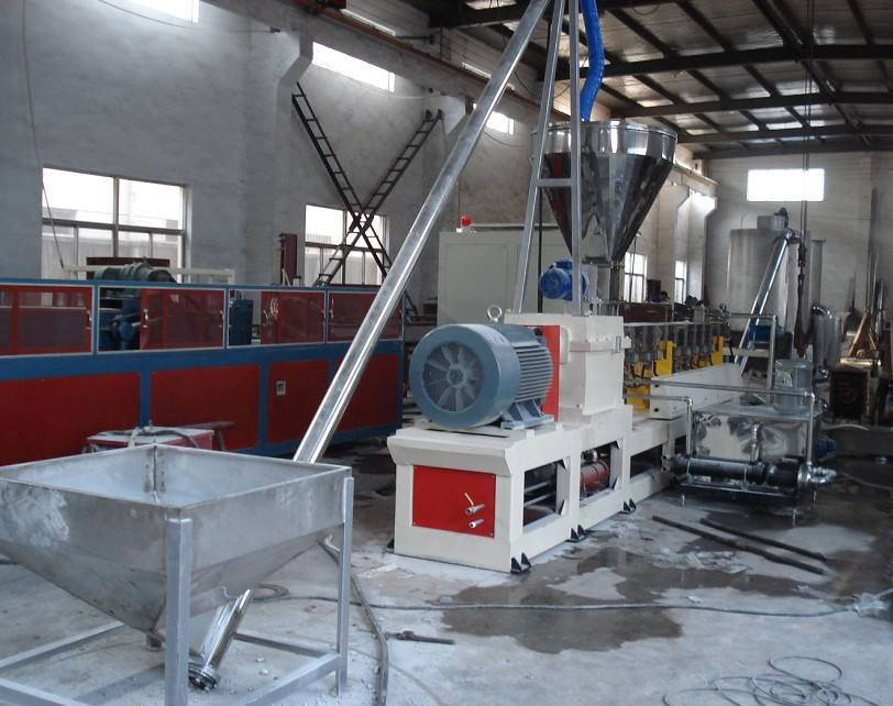 What is the function of auger conveyor?
