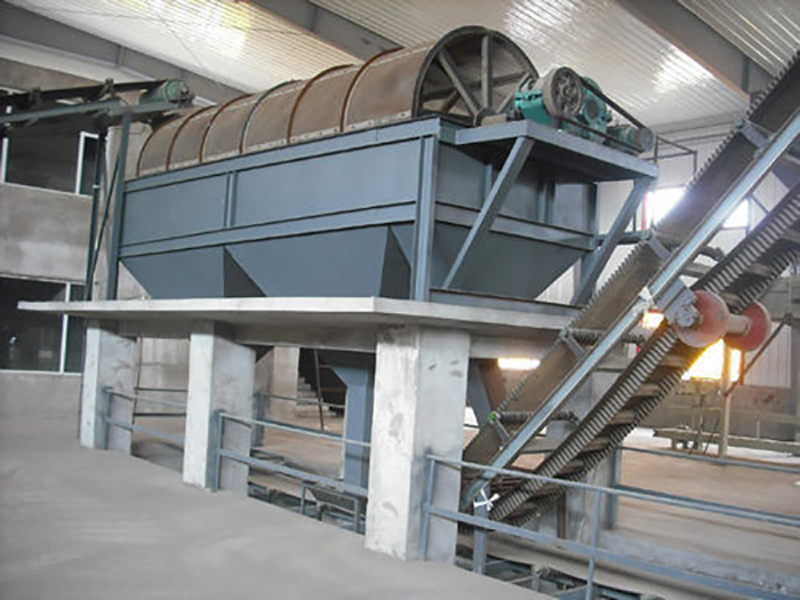 What are the different types of industrial screeners? 