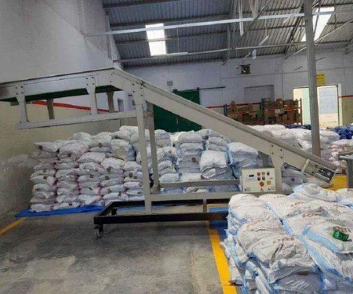 What is the belt conveyor for flour used for?