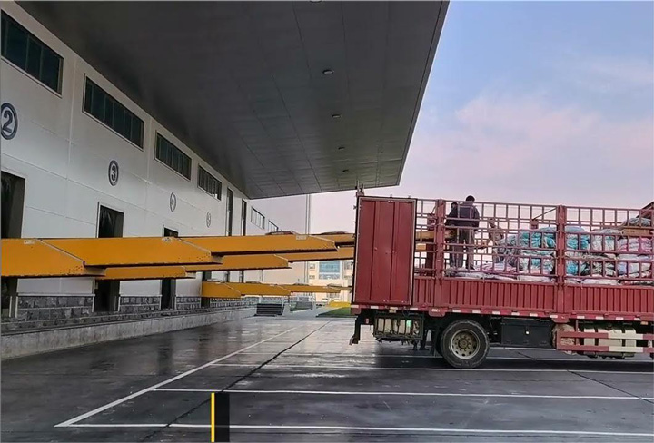 What is the uses of truck loading unloading belt conveyor? 