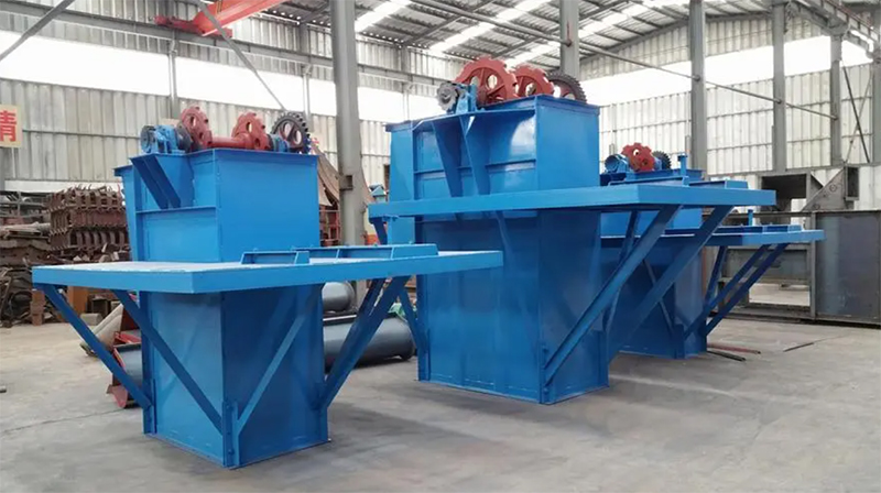 Continuous bucket elevator for powder bulk materials