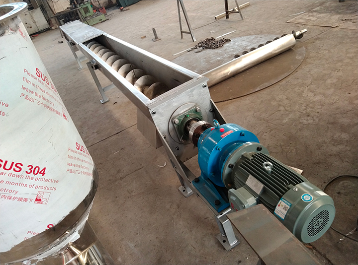 Coking coal screw conveyor